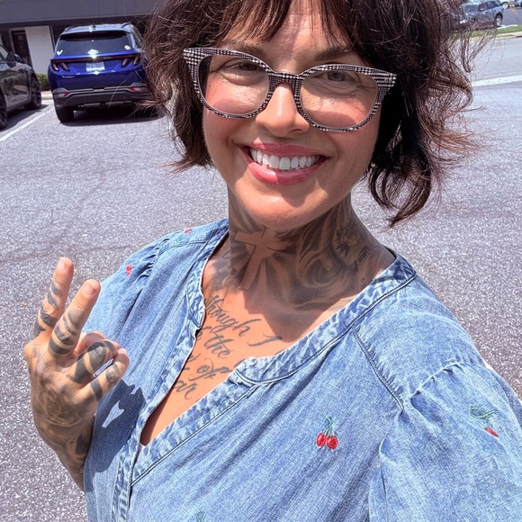 Meet your Posher, Amber - Picture 4 of 9